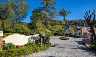 Adosado con vistas panorámicas y amplio jardín en venta en una exclusiva urbanización con campo de golf en Benahavís - Marbella 793682 