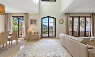 Adosado con vistas panorámicas y amplio jardín en venta en una exclusiva urbanización con campo de golf en Benahavís - Marbella 793683 