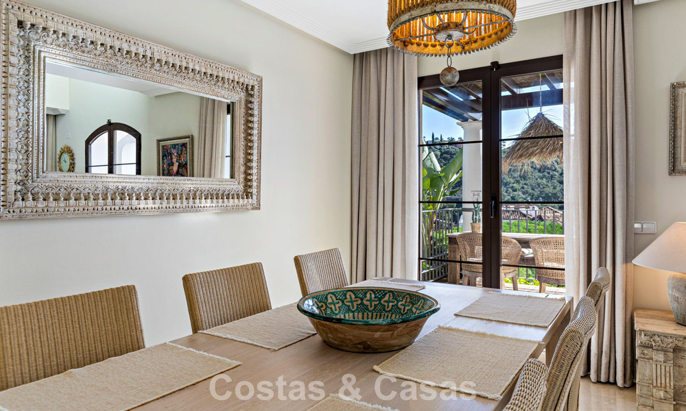 Adosado con vistas panorámicas y amplio jardín en venta en una exclusiva urbanización con campo de golf en Benahavís - Marbella 793684