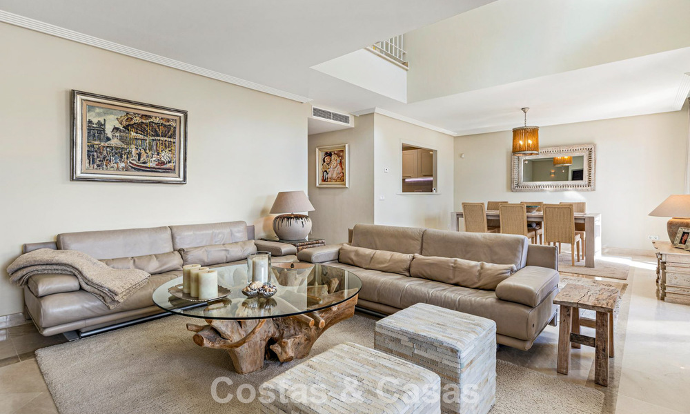 Adosado con vistas panorámicas y amplio jardín en venta en una exclusiva urbanización con campo de golf en Benahavís - Marbella 793694