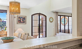 Adosado con vistas panorámicas y amplio jardín en venta en una exclusiva urbanización con campo de golf en Benahavís - Marbella 793695 