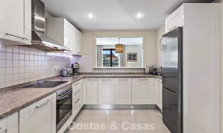 Adosado con vistas panorámicas y amplio jardín en venta en una exclusiva urbanización con campo de golf en Benahavís - Marbella 793697 