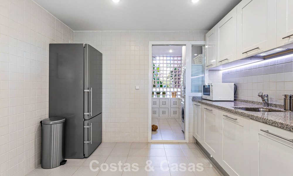 Adosado con vistas panorámicas y amplio jardín en venta en una exclusiva urbanización con campo de golf en Benahavís - Marbella 793699