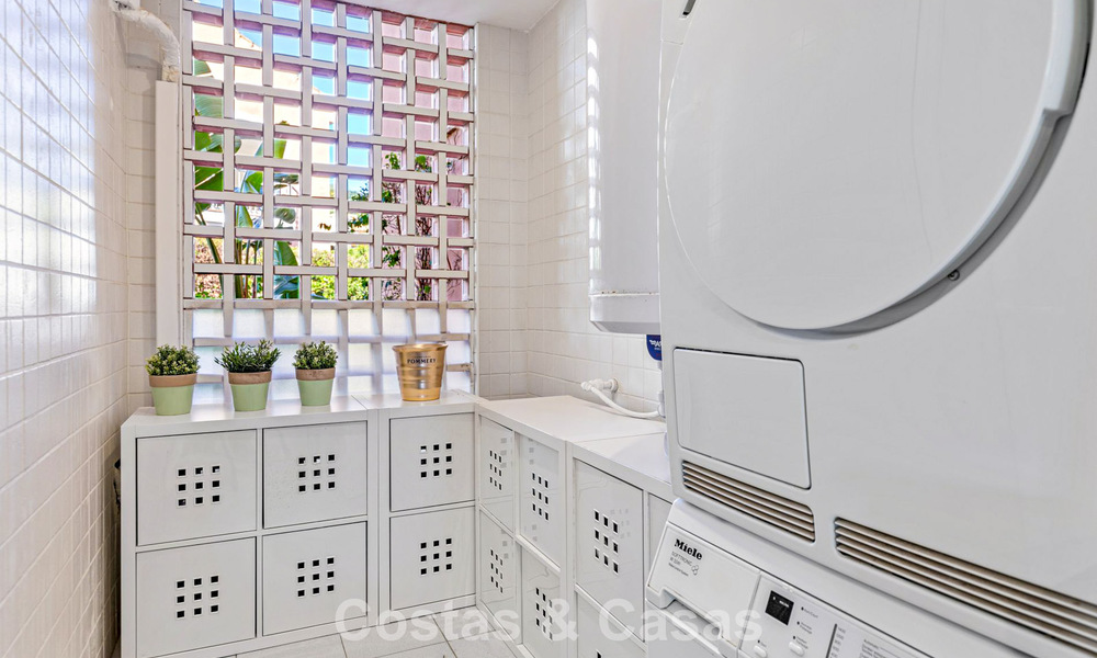 Adosado con vistas panorámicas y amplio jardín en venta en una exclusiva urbanización con campo de golf en Benahavís - Marbella 793700