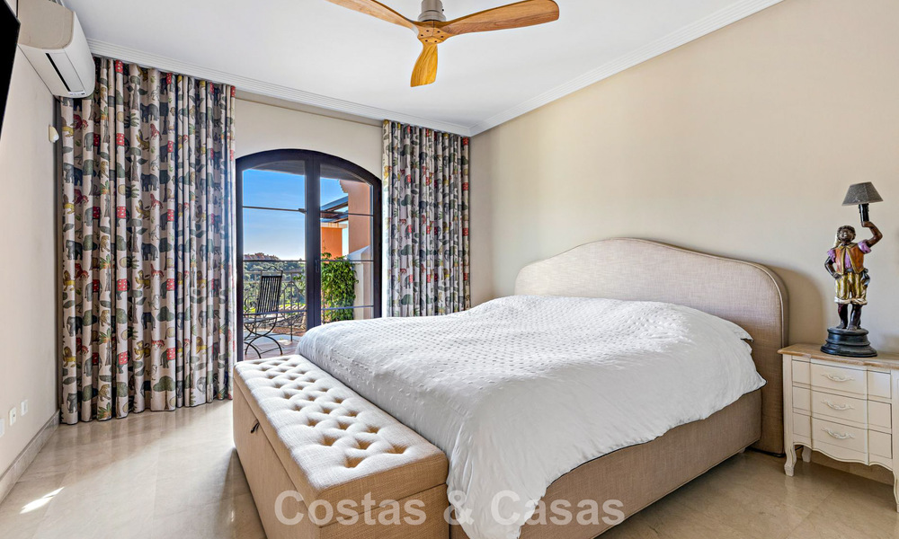 Adosado con vistas panorámicas y amplio jardín en venta en una exclusiva urbanización con campo de golf en Benahavís - Marbella 793703