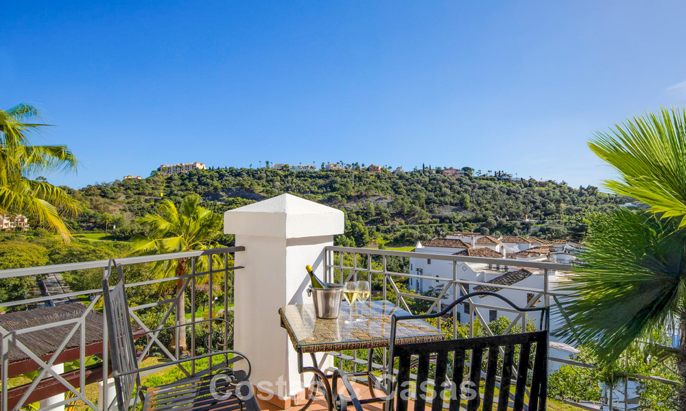 Adosado con vistas panorámicas y amplio jardín en venta en una exclusiva urbanización con campo de golf en Benahavís - Marbella 793704
