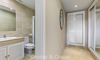 Adosado con vistas panorámicas y amplio jardín en venta en una exclusiva urbanización con campo de golf en Benahavís - Marbella 793706 