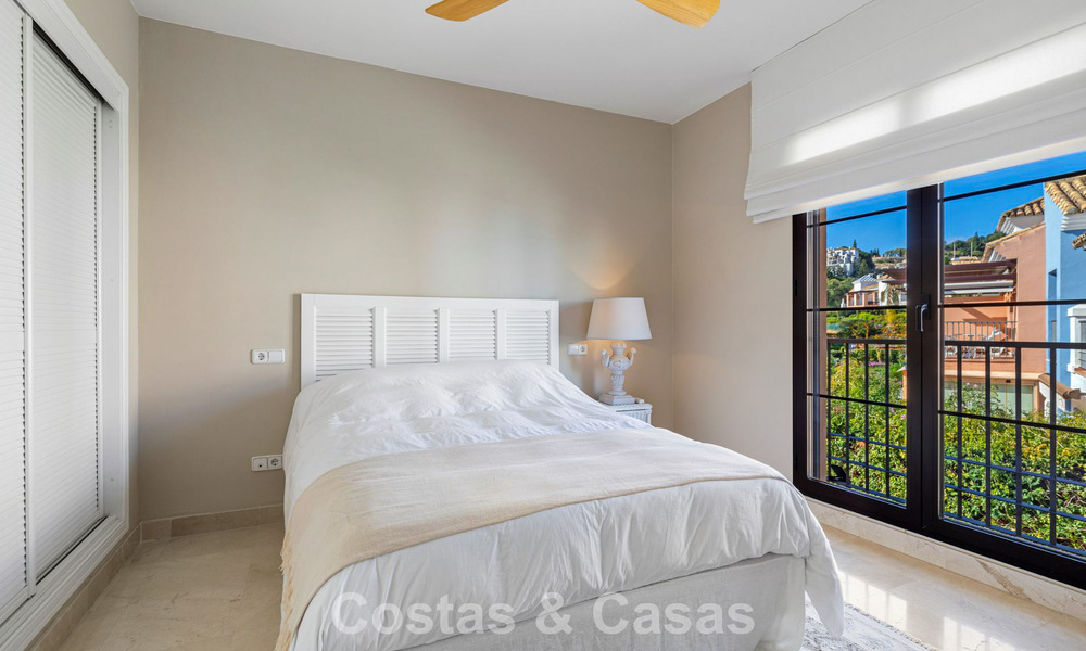Adosado con vistas panorámicas y amplio jardín en venta en una exclusiva urbanización con campo de golf en Benahavís - Marbella 793708