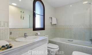 Adosado con vistas panorámicas y amplio jardín en venta en una exclusiva urbanización con campo de golf en Benahavís - Marbella 793709 