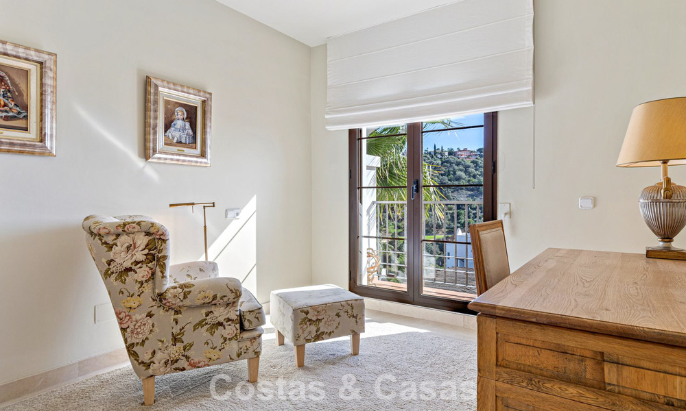 Adosado con vistas panorámicas y amplio jardín en venta en una exclusiva urbanización con campo de golf en Benahavís - Marbella 793711