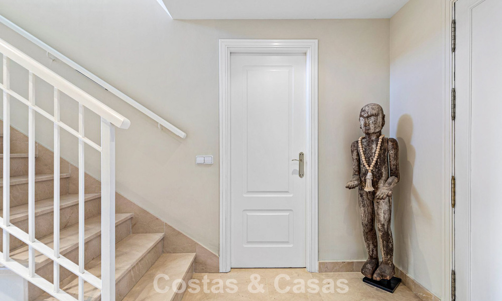 Adosado con vistas panorámicas y amplio jardín en venta en una exclusiva urbanización con campo de golf en Benahavís - Marbella 793715