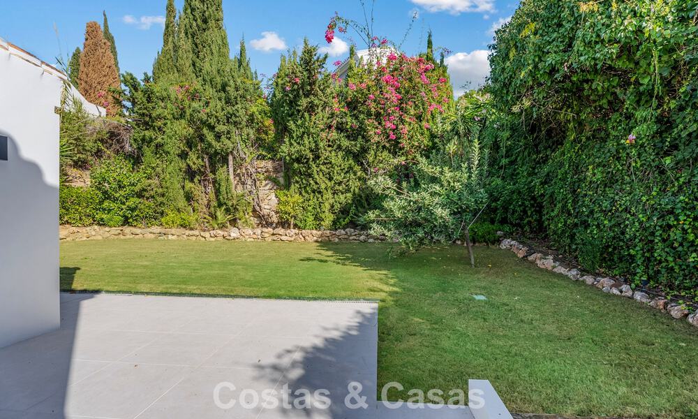 Villa familiar renovada de alta calidad en venta en la codiciada zona de golf de Nueva Andalucía, Marbella 793159