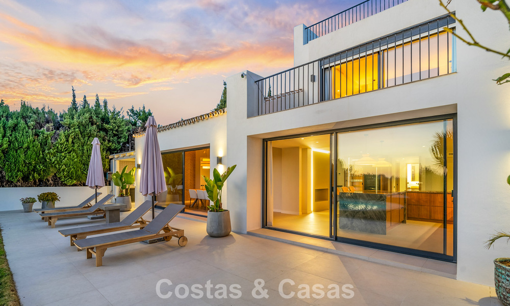 Villa familiar renovada de alta calidad en venta en la codiciada zona de golf de Nueva Andalucía, Marbella 793162