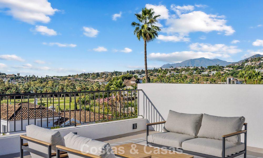 Villa familiar renovada de alta calidad en venta en la codiciada zona de golf de Nueva Andalucía, Marbella 793166