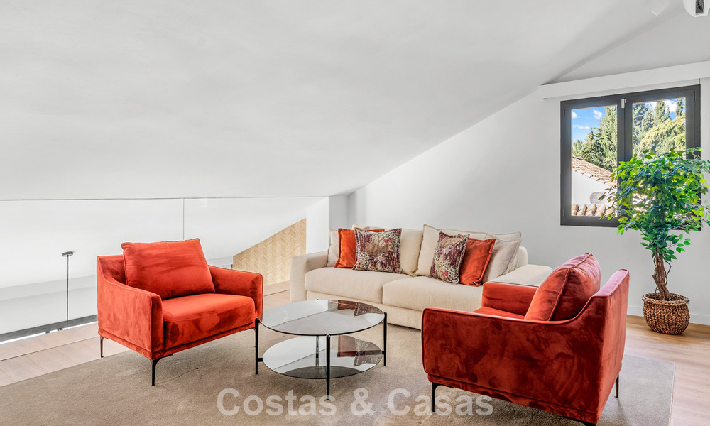 Villa familiar renovada de alta calidad en venta en la codiciada zona de golf de Nueva Andalucía, Marbella 793171