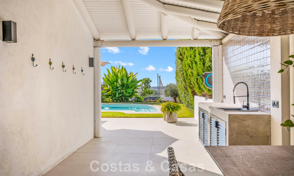 Villa familiar renovada de alta calidad en venta en la codiciada zona de golf de Nueva Andalucía, Marbella 793179