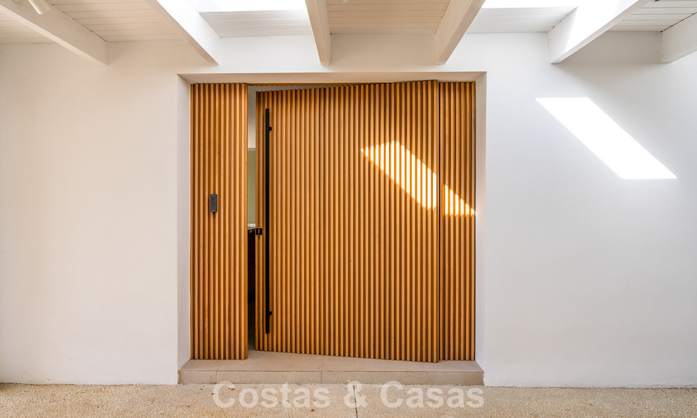 Villa familiar renovada de alta calidad en venta en la codiciada zona de golf de Nueva Andalucía, Marbella 793180