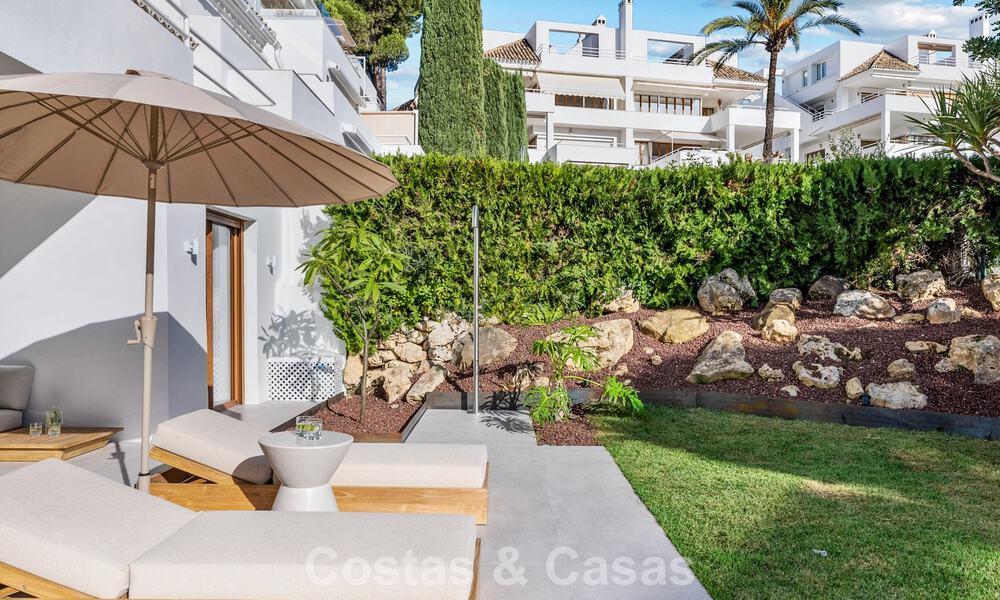 Elegante apartamento dúplex con jardín privado en venta, colindante al campo de golf de Nueva Andalucía, Marbella 793123