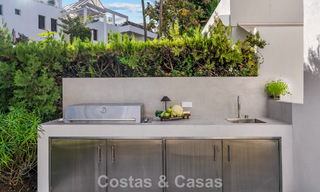 Elegante apartamento dúplex con jardín privado en venta, colindante al campo de golf de Nueva Andalucía, Marbella 793124 