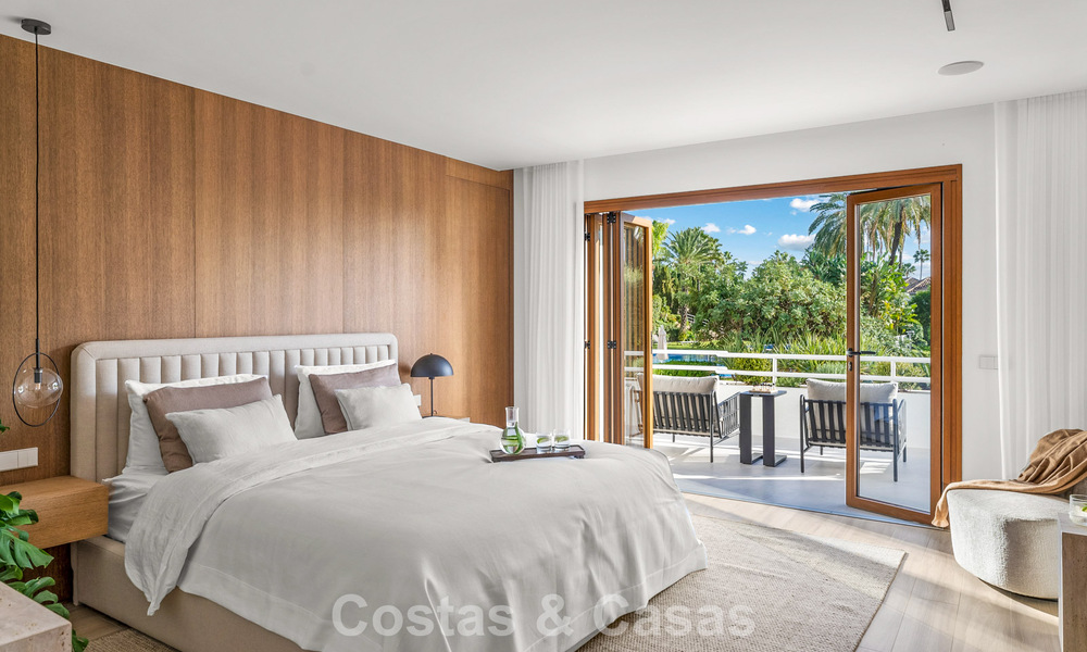 Elegante apartamento dúplex con jardín privado en venta, colindante al campo de golf de Nueva Andalucía, Marbella 793125