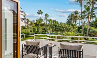 Elegante apartamento dúplex con jardín privado en venta, colindante al campo de golf de Nueva Andalucía, Marbella 793128 