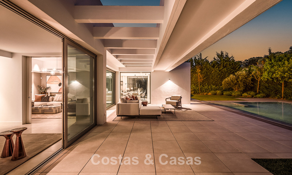 Villa de lujo lista para entrar a vivir con estilo arquitectónico minimalista en venta en la New Golden Mile entre Marbella y Estepona 793085