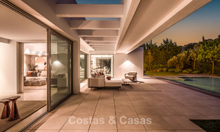 Villa de lujo lista para entrar a vivir con estilo arquitectónico minimalista en venta en la New Golden Mile entre Marbella y Estepona 793085 
