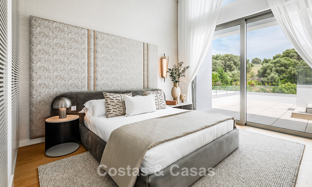 Villa de lujo lista para entrar a vivir con estilo arquitectónico minimalista en venta en la New Golden Mile entre Marbella y Estepona 793087