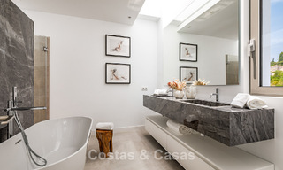 Villa de lujo lista para entrar a vivir con estilo arquitectónico minimalista en venta en la New Golden Mile entre Marbella y Estepona 793088 