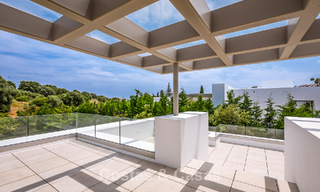 Villa de lujo lista para entrar a vivir con estilo arquitectónico minimalista en venta en la New Golden Mile entre Marbella y Estepona 793090 