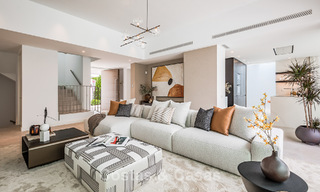 Villa de lujo lista para entrar a vivir con estilo arquitectónico minimalista en venta en la New Golden Mile entre Marbella y Estepona 793098 