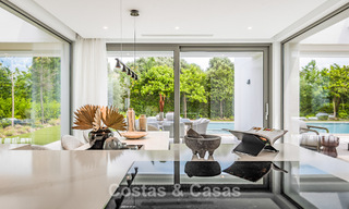 Villa de lujo lista para entrar a vivir con estilo arquitectónico minimalista en venta en la New Golden Mile entre Marbella y Estepona 793100 