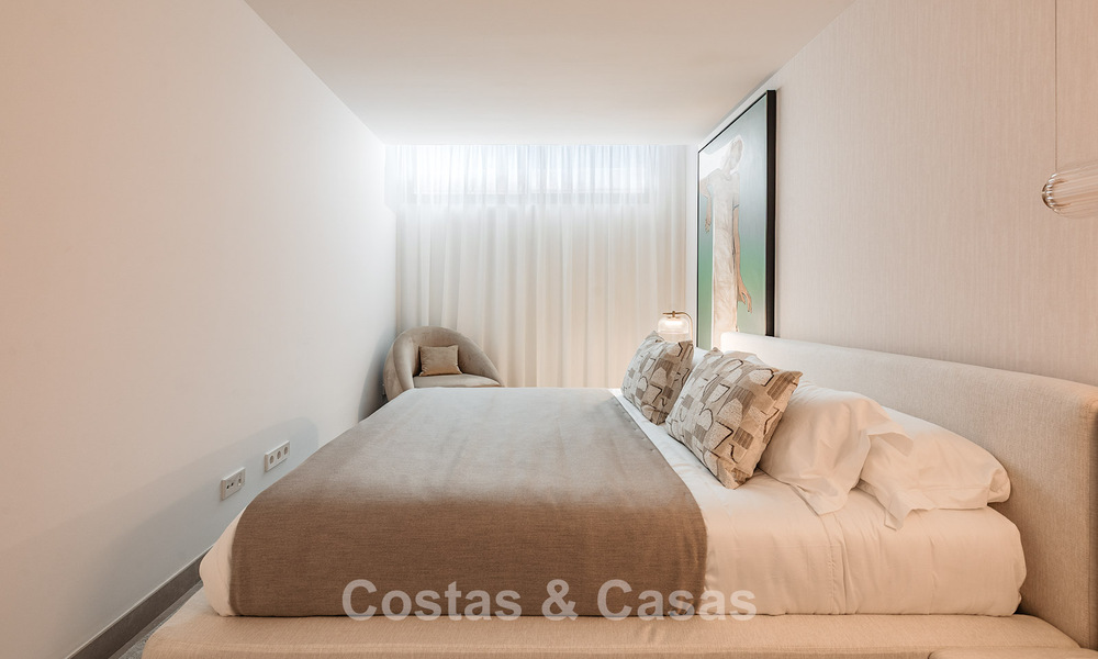 Villa de lujo lista para entrar a vivir con estilo arquitectónico minimalista en venta en la New Golden Mile entre Marbella y Estepona 793103