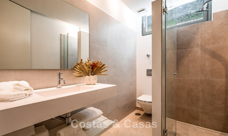 Villa de lujo lista para entrar a vivir con estilo arquitectónico minimalista en venta en la New Golden Mile entre Marbella y Estepona 793104 