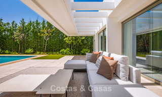 Villa de lujo lista para entrar a vivir con estilo arquitectónico minimalista en venta en la New Golden Mile entre Marbella y Estepona 793107 