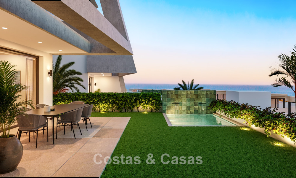 ¡Lanzamiento! Villas adosadas modernas con vistas al mar en venta en un complejo estilo resort en Elviria, Este de Marbella 793137