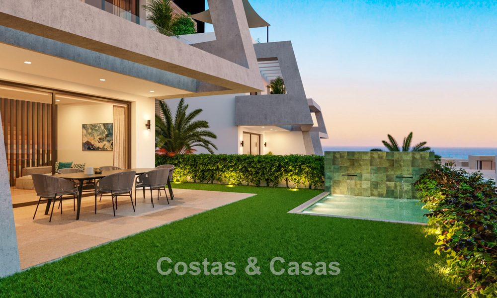 ¡Lanzamiento! Villas adosadas modernas con vistas al mar en venta en un complejo estilo resort en Elviria, Este de Marbella 793157