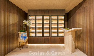 Villa arquitectónica moderna con vistas al mar y un gimnasio profesional en venta en El Madroñal, Benahavís - Marbella 793718 