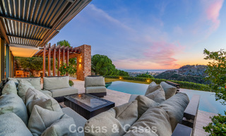 Villa arquitectónica moderna con vistas al mar y un gimnasio profesional en venta en El Madroñal, Benahavís - Marbella 793719 