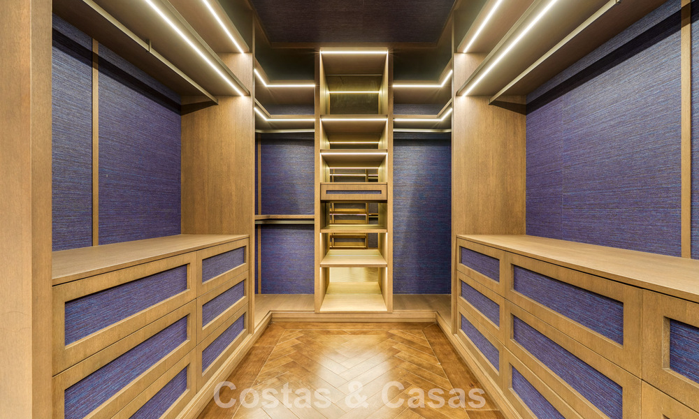 Villa arquitectónica moderna con vistas al mar y un gimnasio profesional en venta en El Madroñal, Benahavís - Marbella 793720