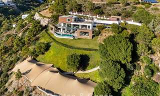 Villa arquitectónica moderna con vistas al mar y un gimnasio profesional en venta en El Madroñal, Benahavís - Marbella 793724 