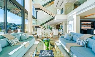 Villa arquitectónica moderna con vistas al mar y un gimnasio profesional en venta en El Madroñal, Benahavís - Marbella 793742 