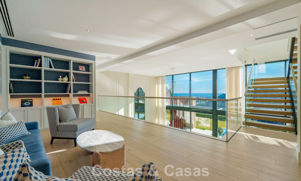 Villa arquitectónica moderna con vistas al mar y un gimnasio profesional en venta en El Madroñal, Benahavís - Marbella 793747