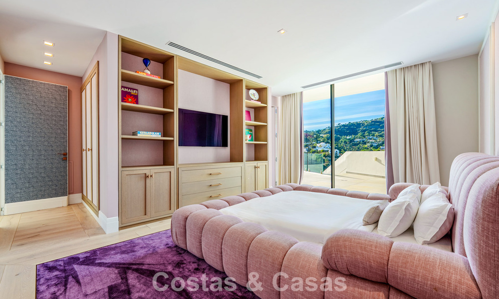 Villa arquitectónica moderna con vistas al mar y un gimnasio profesional en venta en El Madroñal, Benahavís - Marbella 793748