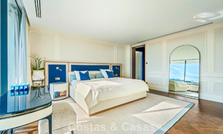 Villa arquitectónica moderna con vistas al mar y un gimnasio profesional en venta en El Madroñal, Benahavís - Marbella 793758 