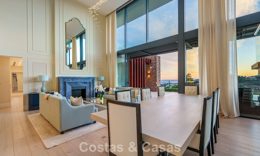 Villa arquitectónica moderna con vistas al mar y un gimnasio profesional en venta en El Madroñal, Benahavís - Marbella 793766