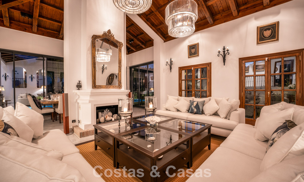 Elegante villa andaluza con vistas panorámicas al mar en venta en El Madroñal, Benahavís - Marbella 793822