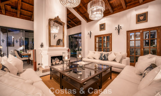 Elegante villa andaluza con vistas panorámicas al mar en venta en El Madroñal, Benahavís - Marbella 793822 