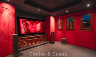 Elegante villa andaluza con vistas panorámicas al mar en venta en El Madroñal, Benahavís - Marbella 793824 