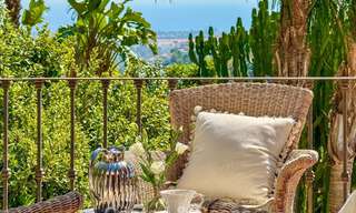 Elegante villa andaluza con vistas panorámicas al mar en venta en El Madroñal, Benahavís - Marbella 793825 